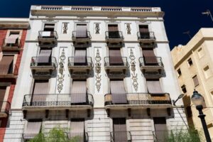 reparacion-persianas-barcelona-fachada-edificio-antiguo